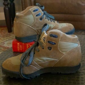 Women’s Hiking Boots